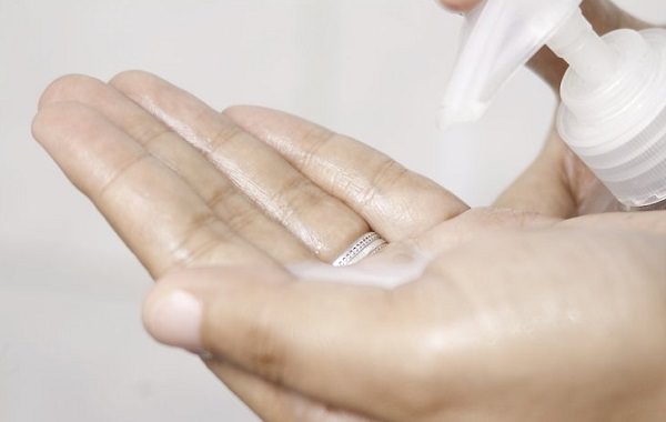 21. Use shampoo to clean grimy hands