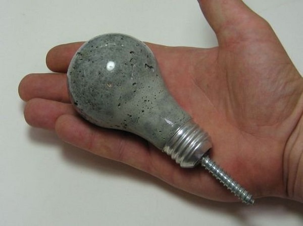 DIY Old Light Bulbs Uses in the Home8