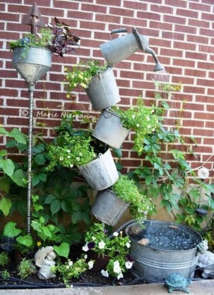 14 Beautiful DIY Container Water Fountain Ideas ⋆ Bright Stuffs