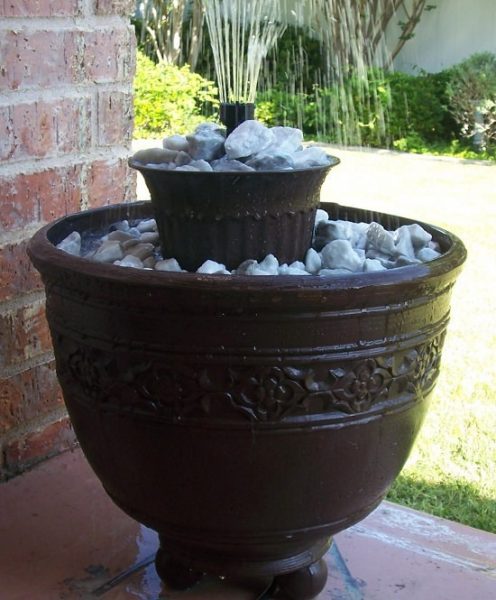 14 Beautiful DIY Container Water Fountain Ideas ⋆ Bright Stuffs