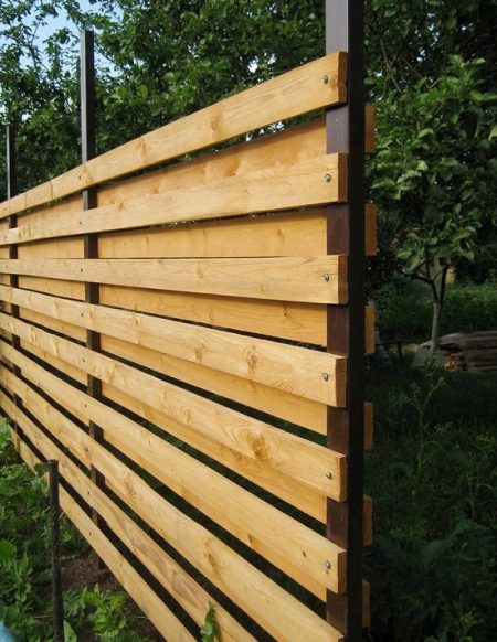 15 Backyard Fence Ideas | DIY Backyard Fence ⋆ Bright Stuffs