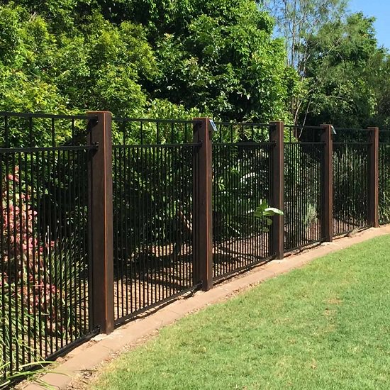 10 Backyard Fence Ideas