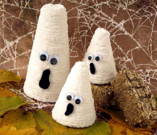 Halloween Yarn Ghosts