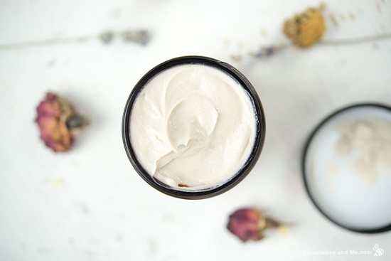 Here're 18 Best Homemade Night Cream Recipes to keep your skin young and flawless without the use of chemicals.