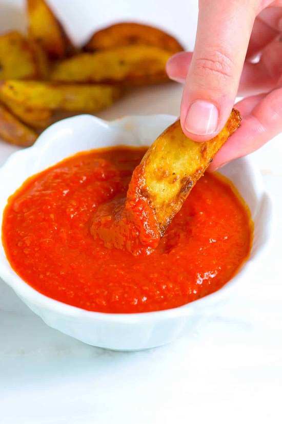 Check out the zestiest and most flavorful Homemade Ketchup Recipes on the internet, free from preservatives and additives!