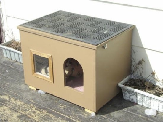 DIY Outdoor Cat House 1