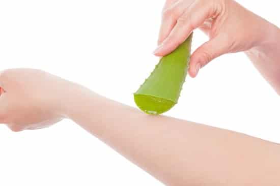 How To Use Aloe Vera to Tighten Skin 2