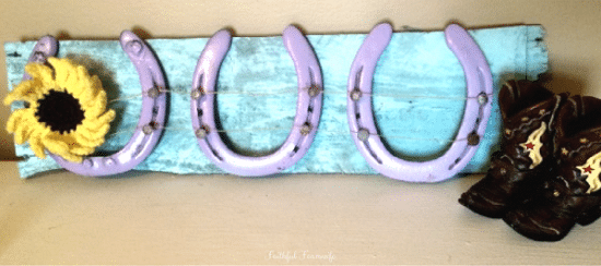 DIY Bow Holder With Horseshoes