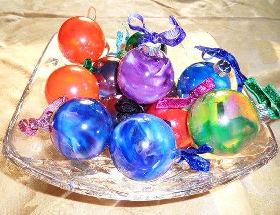 DIY Melted Crayon Ornaments4