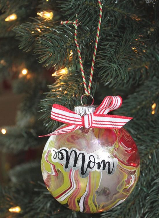 DIY Melted Crayon Ornaments2