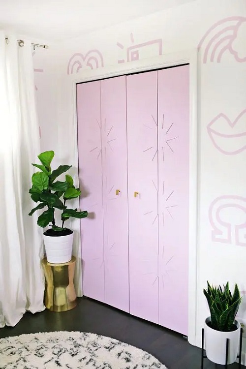 Star Trim Closet Door DIY