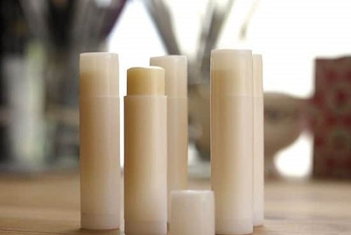 How to Make Lip Balm With Vaseline 6