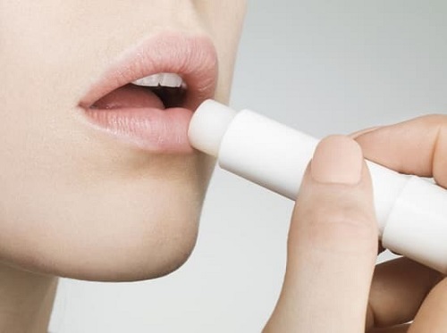 How to Apply Lip Balm