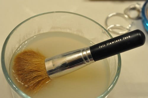 How To Clean Makeup Brushes With Vinegar2