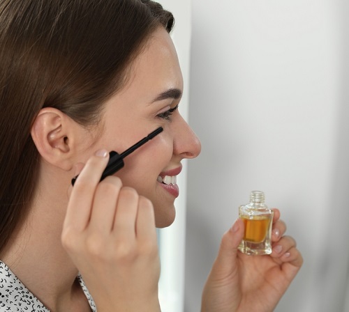 Almond Oil Benefits for Eyelashes 3