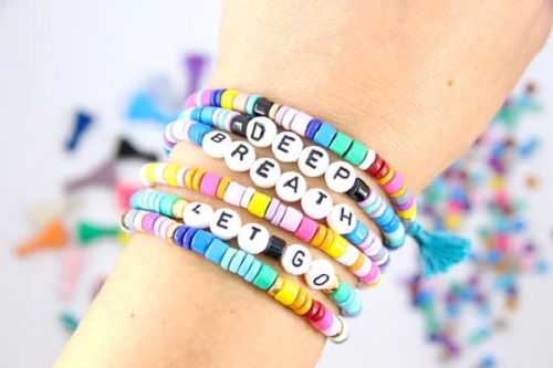 20 Cute DIY Heishi Bead Bracelet Ideas  6