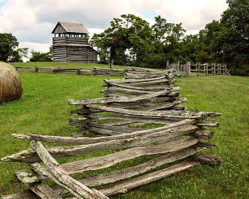 Wood Farm Fence Ideas 4