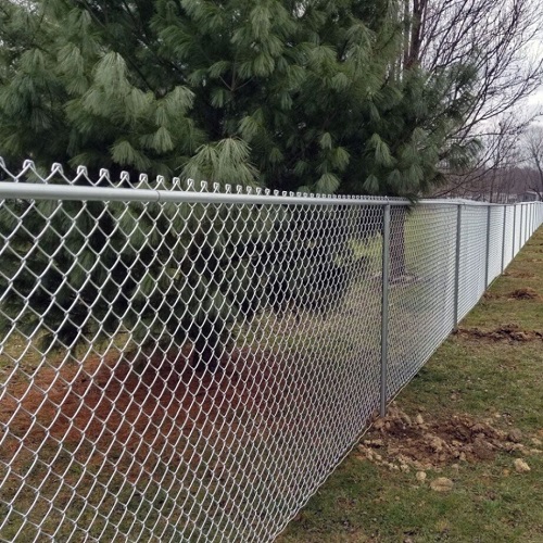 Farmhouse Fence Ideas 5