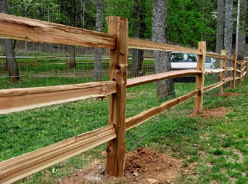 Farmhouse Fence Ideas 2