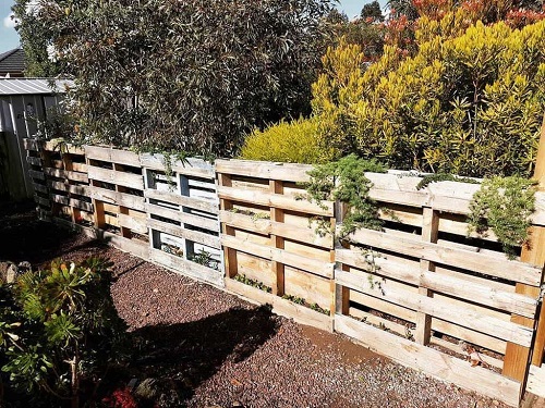 Farmhouse Fence Ideas 6