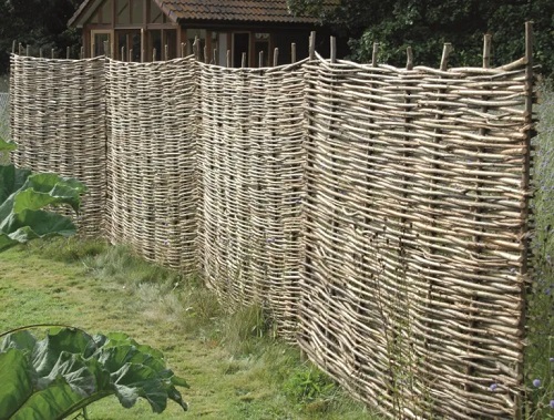 Farmhouse Fence Ideas 8