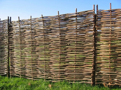 Easy Willow Fence Idea