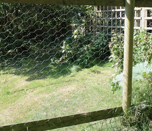 Farmhouse Fence Ideas 3