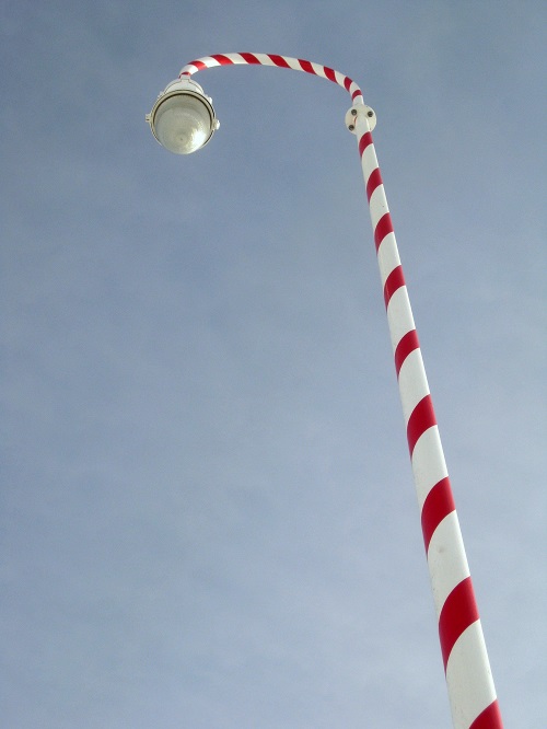 Decorate Lamp Post for Christmas 5