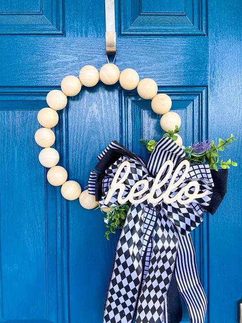 Bead Wreath with a Hello Sign 8
