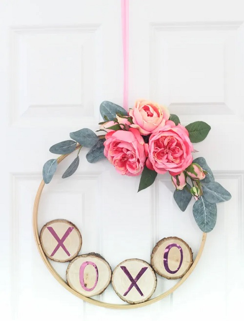 DIY Valentine’s Day Hoop Wreath