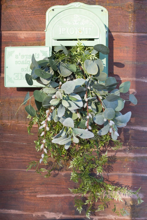 Vintage Mailbox Planter Idea