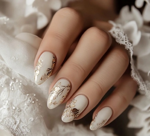 Golden False Nails For Royal Brides