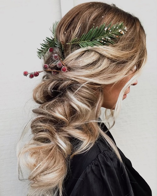 Simple Christmas Hairstyle with Fake Snow, Leaves, and Berries