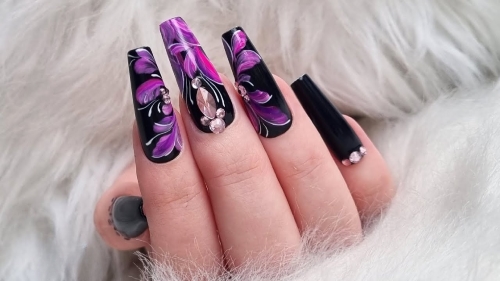 Stunning Floral Nail Design