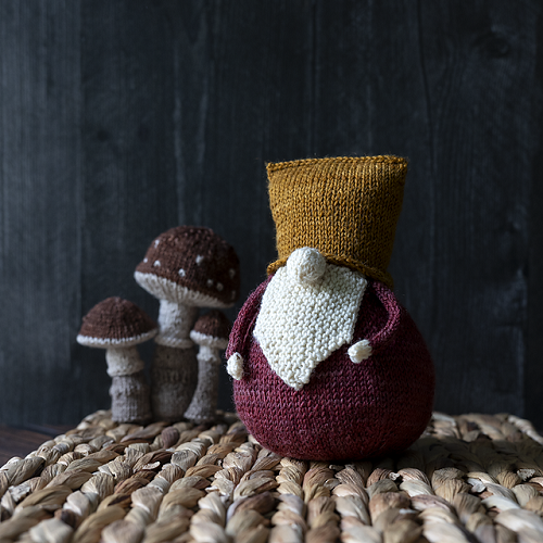 Easy and Cute Knitted Gnomes Patterns Ideas 1