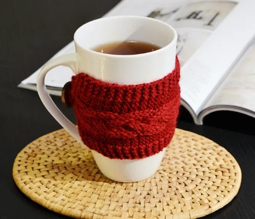 Braided cable mug cosy 