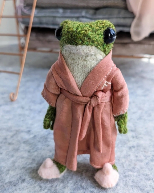 Cute Knitted Froggie