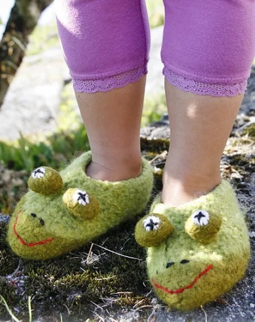 Knitted Frog Baby Slippers