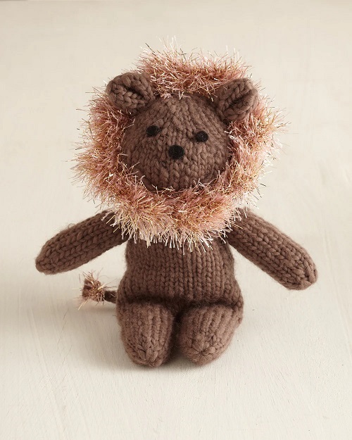 24cm Tall Knitted Lion.