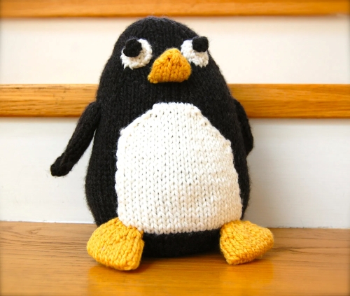 Knitted Penelope Penguin