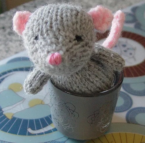 Marisol the Knitted Mouse