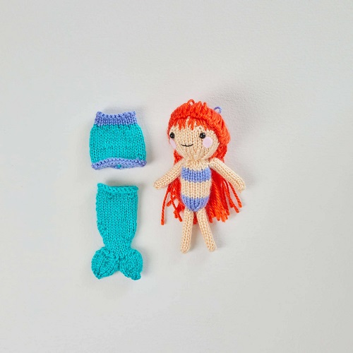 Stunning Knitted Mini Dolls Patterns 2