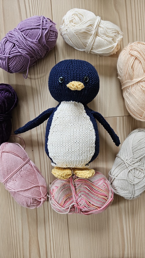 Penguin - Free knitting pattern