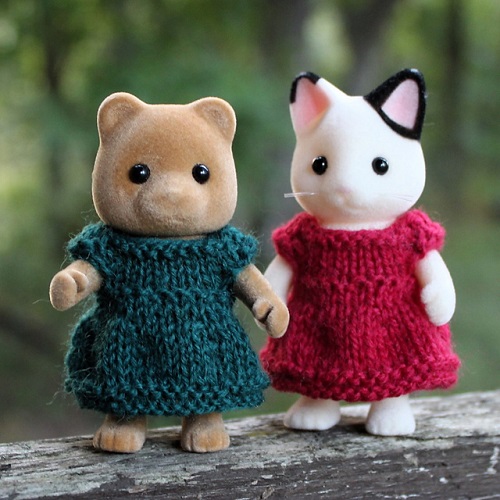 Easy and cute Knitted Toy Dress Patterns 3