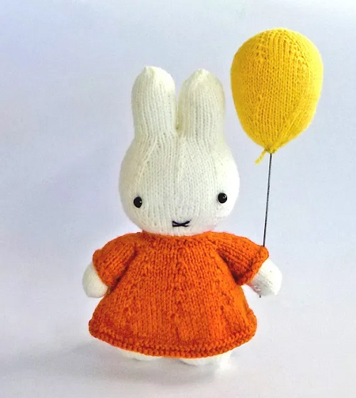 miffy-and-her-balloon-knitted-toy-pattern