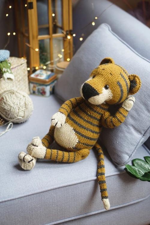 Knitted Lazy Tiger Idea