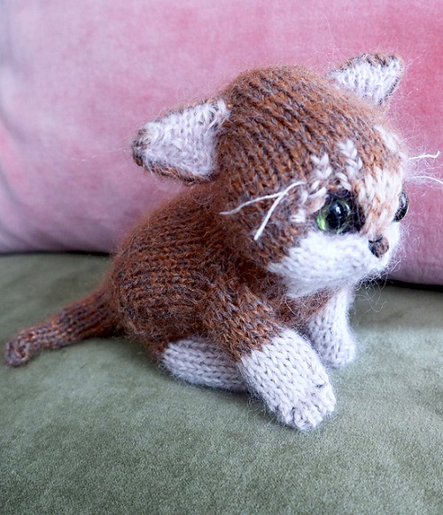 knitted-itty-bitty-kitty