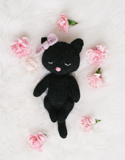 feline-sleepy-amigurumi-kitten/