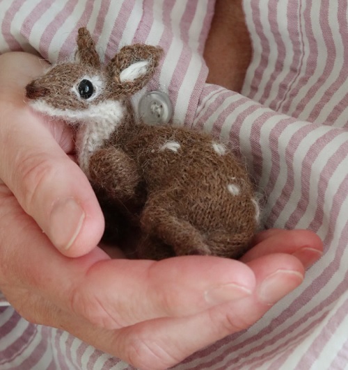 miniature-fallow-deer-easy-to-knit