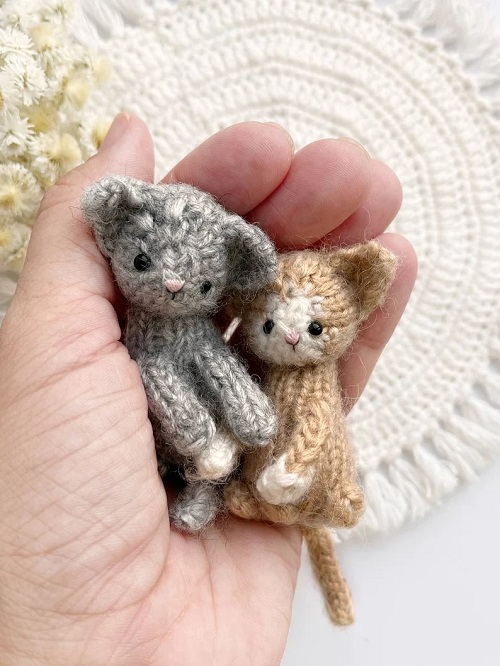 Easy and Cute Knitted Pocket Cat Toys Patterns 2